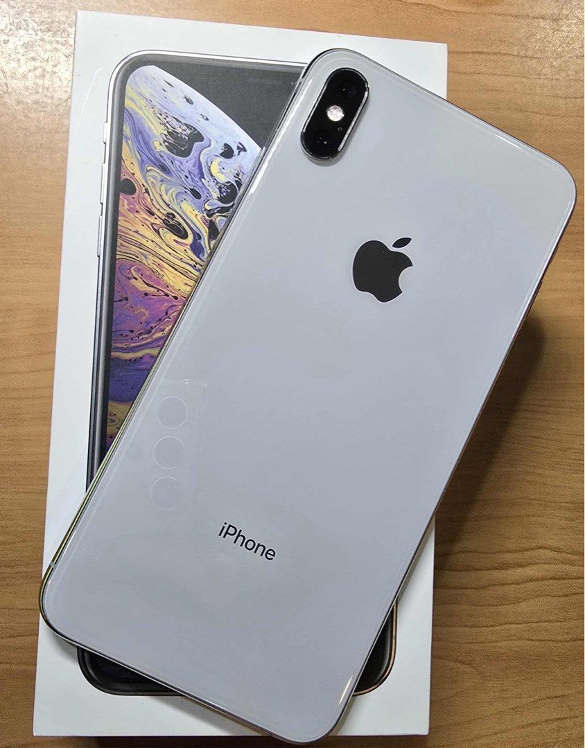 WHITE IPHONE XS MAX (Category: iPhone X Series) located in Manila. Submitted by ksywn (Listing ID 1397874561, Image 1). Description: NEGOTIABLE 74% BATTERY LIFE NO ISSUES.