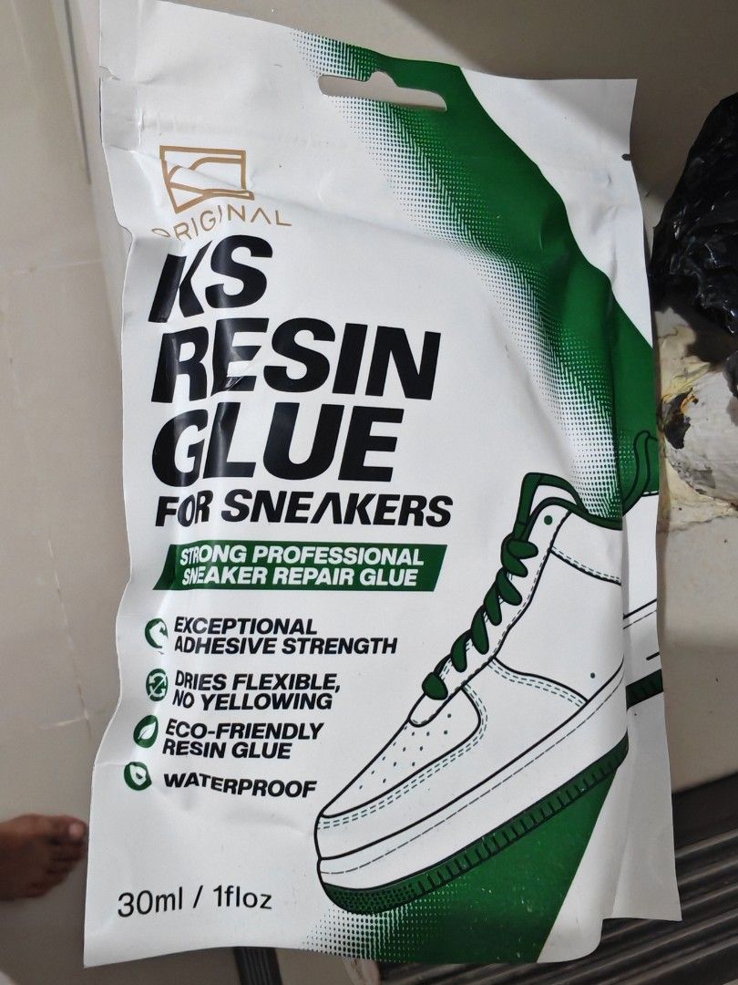 KS RESIN GLUE ORIGINAL FULL SET (Category: Everything Else Others) located in Mandaluyong City. Submitted by itnus (Listing ID 1397850160, Image 2). Description: - KS Resin Glue Original Full Set - Professional shoe repair kit - Includes glue, brush, masking tape, polishing pads, rubber bands, and disposable gloves - Strong adhesive for sneaker soles and cracks - Guaranteed authentic.