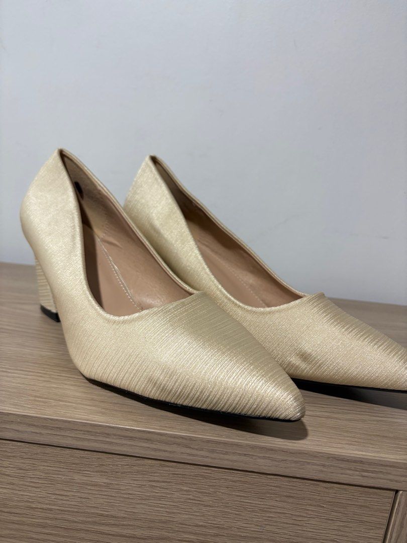 LADIES High heels W12 (Category: Heels) located in Pasig City. Submitted by declutterwithmaria (Listing ID 1397911687, Image 2). Description: Shein Used once for a wedding Size 44 (womens 12) With box.