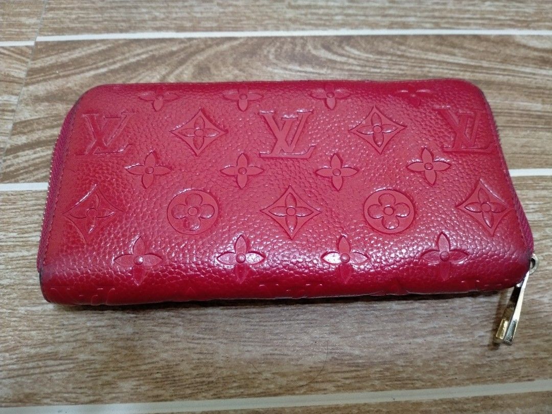 LOUIS VUITTON MONOGRAM ZIPPER WALLET (Category: Luxury Bags & Wallets) located in Cabuyao City. Submitted by Bike_Clothing10 (Listing ID 1397791002, Image 1). Description: READ FIRST... FOR SALE: LOUIS VUITTON MONOGRAM ZIPPER WALLET Still in good appearance With Issue With Code M60017 Dimes: 7.5 x 4 inches ISSUE: -Defective Zipper -see pics. NOTE: Pagawa nyo na lang ung zipper, buy at your own risk PRICE: 750 + SF PICK UP OR SHIPPING ONLY LOCATIO
