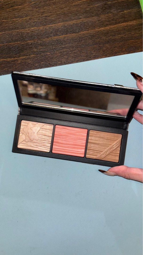 MAC Eyeshadow & Face Palette (Category: Makeup) located in Muntinlupa City. Submitted by zhowiee_ (Listing ID 1397926111, Image 3). Description: MAC Power Hungry Eyeshadow Palette & Holiday Face Palette - 900 each ; 1,600 if getting both - rfs: don’t reach for it / decluttering - mop: gcash / bdo / bpi - mod: Lalamove / J&T (sf care of buyer) .