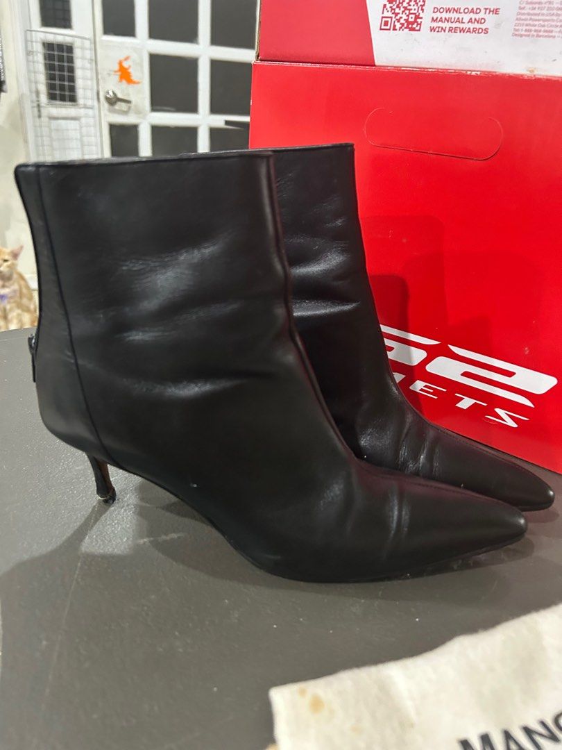 Manolo Blahnik Black Leather Ankle Boots (Category: Boots) located in Manila. Submitted by espcc (Listing ID 1397784975, Image 1). Description: ✨ Manolo Blahnik Black Leather Ankle Boots 👢 Selling my authentic Manolo Blahnik ankle boots — elegant, timeless, and super chic! Made from soft genuine leather with a pointed toe and kitten heel, they’re both stylish and comfortable. 💫 Condition: Gently used, well kept, and still in excellent condition