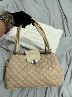 (Category: ) located in . Submitted by luxe2600 (Listing ID 1397972115, Image 1). Description: .