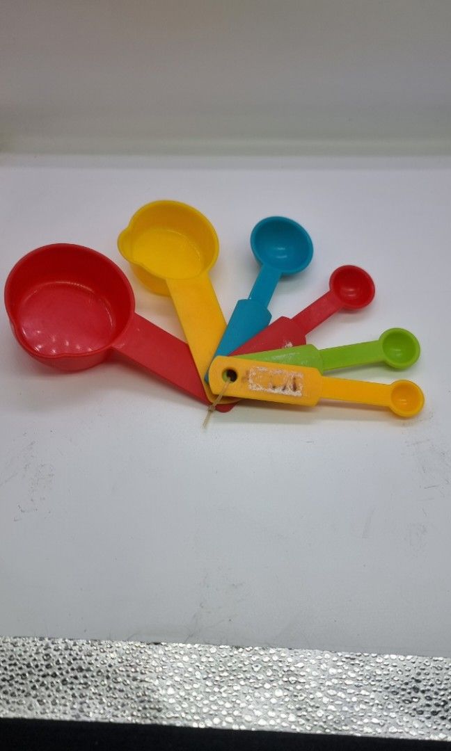 Measuring cup (Category: Bakeware) located in Marikina City. Submitted by andreah2931 (Listing ID 1397930780, Image 1). Description: .