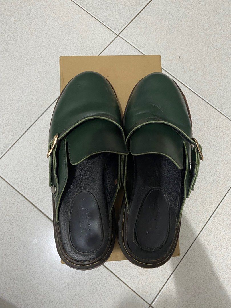 Meraniel Reuben Sandal Loafers (Emerald) (Category: Dress Shoes) located in Los Banos. Submitted by mistressofmayhem (Listing ID 1397901171, Image 2). Description: - Size 7 (US) 41 (EU) 9.5 inches - Made with genuine leather - Regularly worn for over a year - Item in good condition with signs of usage MOP: Gcash.
