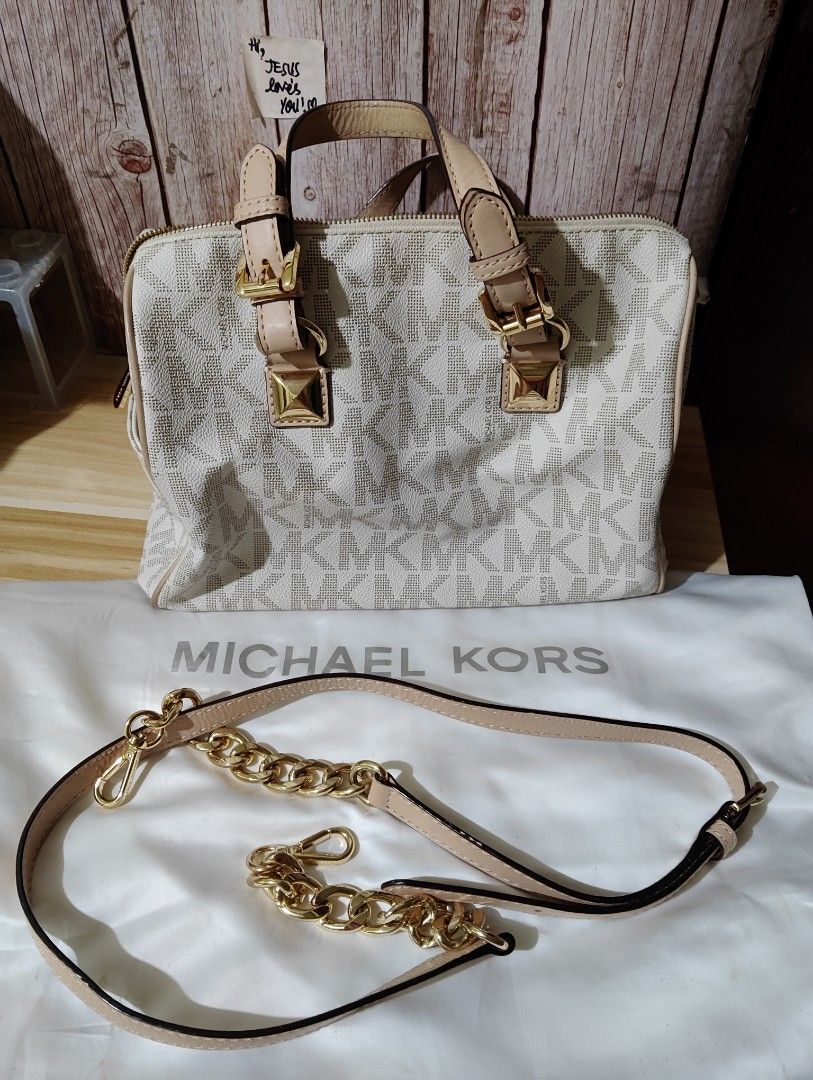 Michael Kors Vanilla Chain Satchel Doctors Bag (Category: Luxury Bags & Wallets) located in Manila. Submitted by mayparaiso (Listing ID 1397848885, Image 1). Description: Mk Doctor's Bag Vanilla Came from US. inclusion: dustbag, bag, sling, tags malinis loob what you see is what you get.
