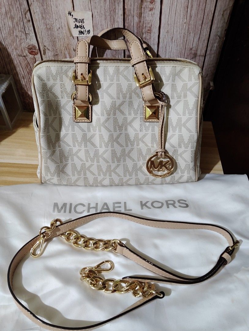 Michael Kors Vanilla Chain Satchel Doctors Bag (Category: Luxury Bags & Wallets) located in Manila. Submitted by mayparaiso (Listing ID 1397848885, Image 2). Description: Mk Doctor's Bag Vanilla Came from US. inclusion: dustbag, bag, sling, tags malinis loob what you see is what you get.