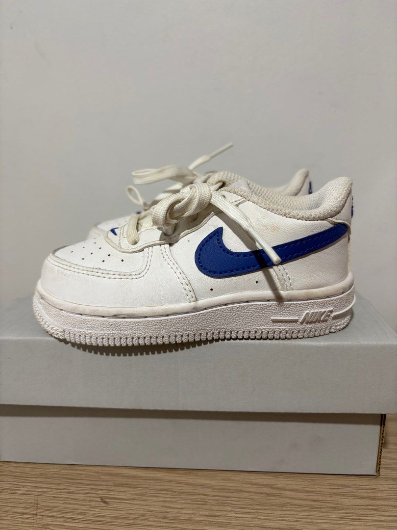 NIKE AIRFORCE 1 toddler 7C (Category: Babies & Kids Fashion) located in Pasig City. Submitted by declutterwithmaria (Listing ID 1397912468, Image 2). Description: Authentic with Box Size 7C (13cm) Just needs cleaning Never stepped on flat surface.
