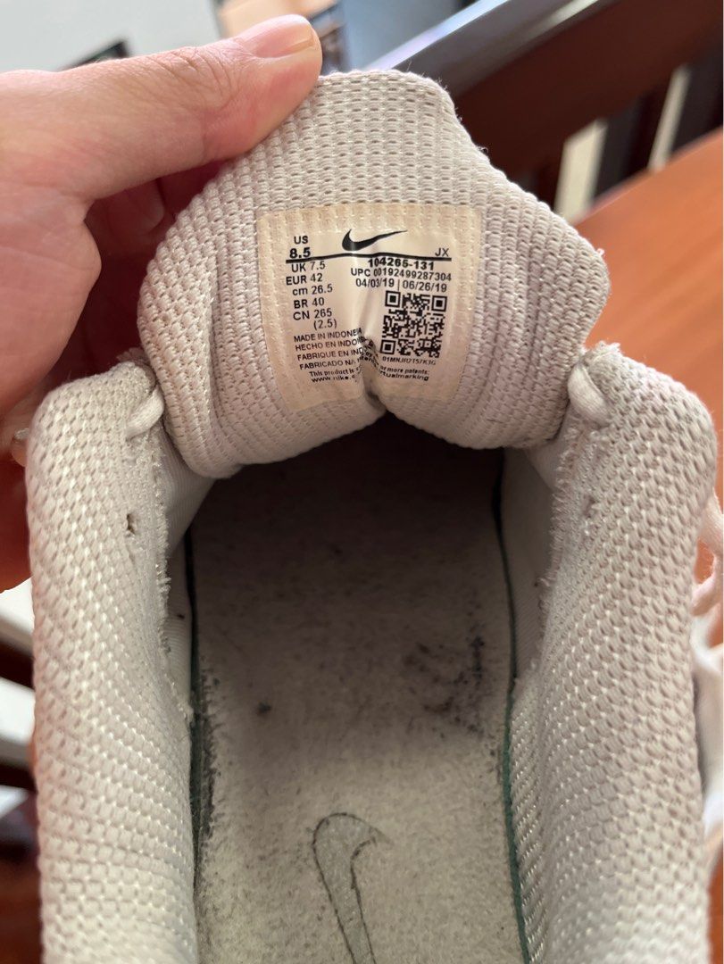 Nike Shox R4 White/Grey/Silver (Category: Sneakers) located in Quezon City. Submitted by toms_f (Listing ID 1397841047, Image 2). Description: Nike Shox R4 Pair Only Size 8.5 Purchased from footlocker 9/10 Condition Negotiable .