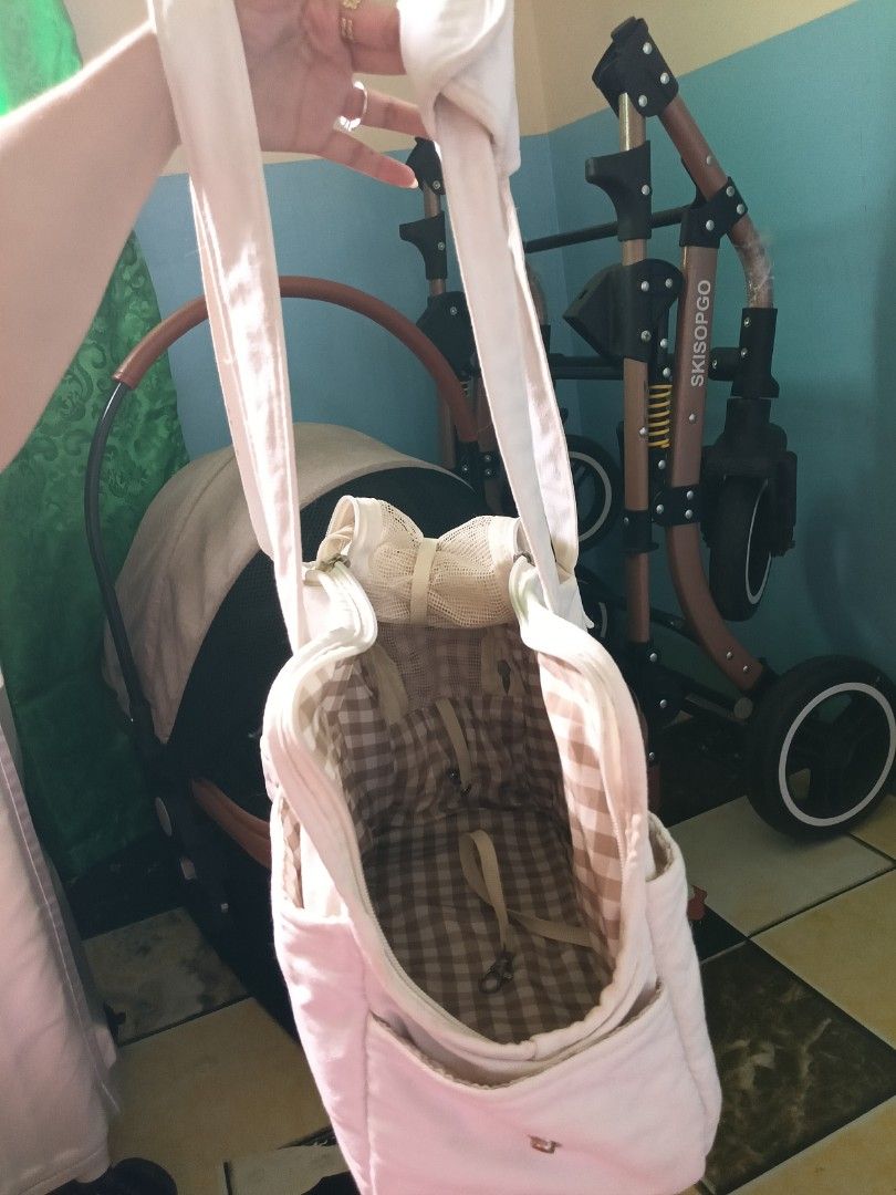 OneCute Pet Carrier Bag (Category: Homes & Other Pet Accessories) located in Daraga. Submitted by declutter.with_me (Listing ID 1397859317, Image 2). Description: Orig price 1,6k+ OneCute pet carrier bag is perfect for small pets. It features a soft cream white exterior with multiple pockets for storage. The bag has a mesh top for ventilation and a comfortable interior. Size: Small Flaw: Tanggal paint sa metal part as shown on photos..