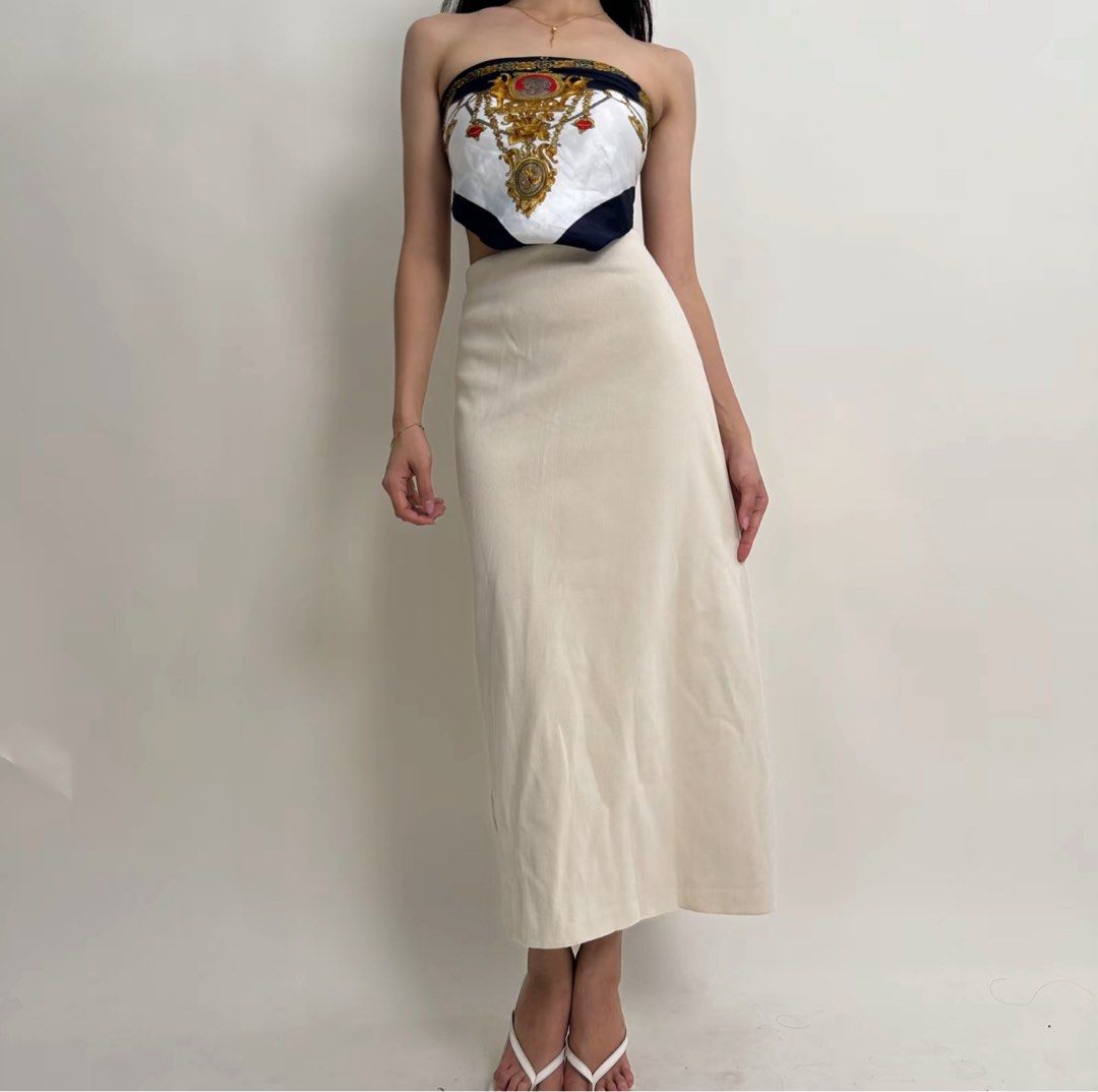 Queen Cm Plain Knitted Beige Maxi Skirt (Category: Skirts) located in Taguig. Submitted by busybeebea (Listing ID 1397780750, Image 2). Description: - Knitted plain maxi skirt - Fitted silhouette around the waist - Can be worn as a dress - Versatile for casual or formal wear - Easy to style Free size : Waist : 26-35 cm Bottoms length : 35 and 40 cm .