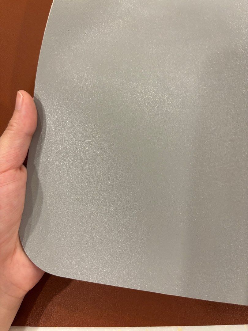 Reversible Desk Pad (Category: Other Accessories) located in Quezon City. Submitted by marlo19 (Listing ID 1397877479, Image 3). Description: Reversible PU leather Includes a strap 35 x 17.75 in.