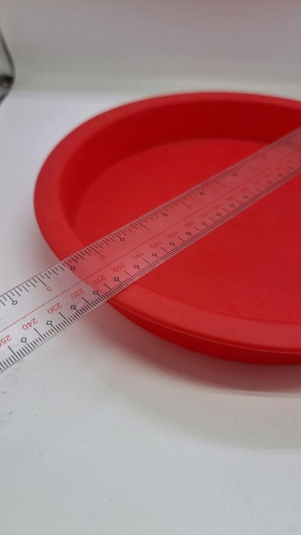 Silicon Red Round Tray (Category: Bakeware) located in Marikina City. Submitted by andreah_16 (Listing ID 1397933770, Image 3). Description: - Red, round plastic tray - Approximately 25cm diameter - Features a raised edge - Ideal for serving food or organizing items.