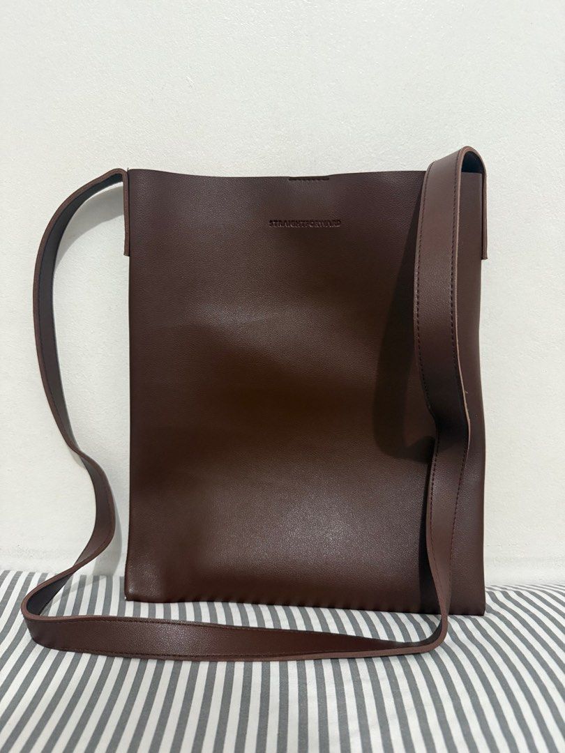 Straightforward DVL Tote Bag w/ Sling (Category: Tote Bags) located in Quezon City. Submitted by dertorr (Listing ID 1397890652, Image 1). Description: Color: Chestnut.