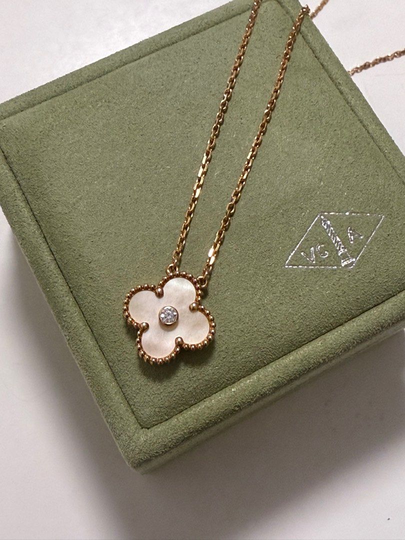 Van cleef Arpels VCA holiday pendant Xmas Edition 聖誕限量金貝母