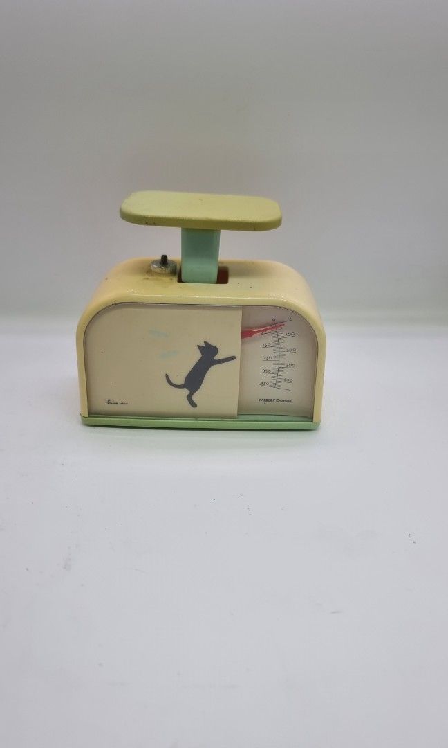 Vintage weighing scale/ Kitchen Scale (Category: Bakeware) located in Marikina City. Submitted by andreah2931 (Listing ID 1397884980, Image 1). Description: .