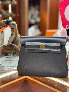 （分類：）位於 。 由 360_Luxury 提交（商品編號 1398079742，圖片 1）。簡介： 。