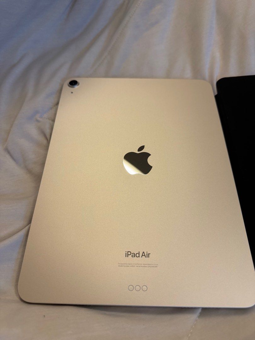 (Category: iPad) located in Singapore. Submitted by misce1 (Listing ID 1398060988, Image 1). Description: - Gold Apple iPad Air - Clean screen - iPad only (no accessories included).