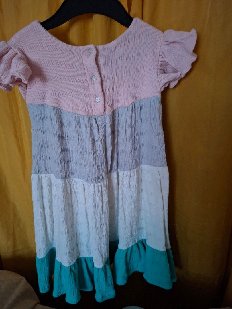Balloon dress (Category: Babies & Kids Fashion) located in Bacoor. Submitted by cloudcerine (Listing ID 1398002490, Image 2). Description: Brand: HTP Dress Size: 6 Condition: VGUC Price: 100 With minor issue, there's a small rip in on the neckline but can be repaired..