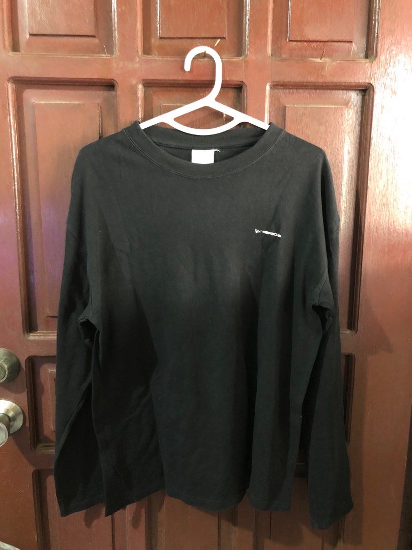 Black Long Sleeve Shirt (Category: Longsleeves) located in Bacoor. Submitted by declutteredbygem (Listing ID 1398055152, Image 1). Description: .