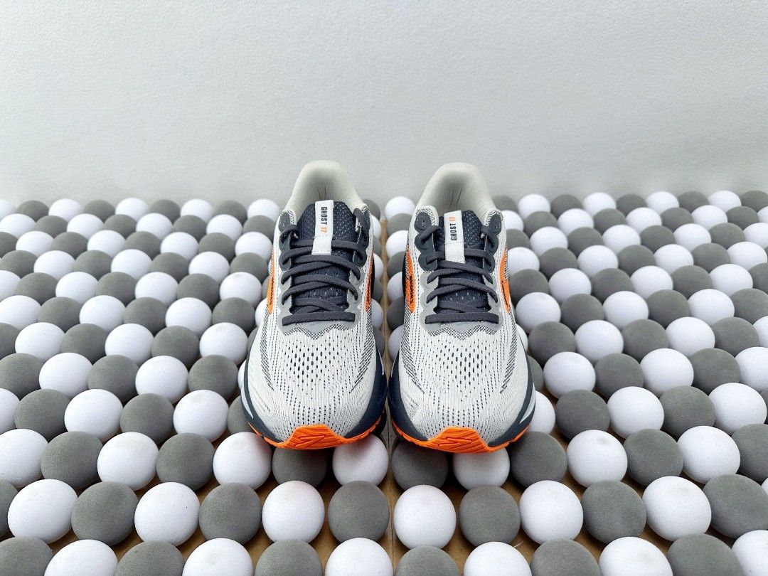 Brooks Ghost 17 （分類：波鞋）位於 Hong Kong。 由 online33.hk 提交（商品編號 1398103996，圖片 4）。簡介： Brooks Ghost 17。