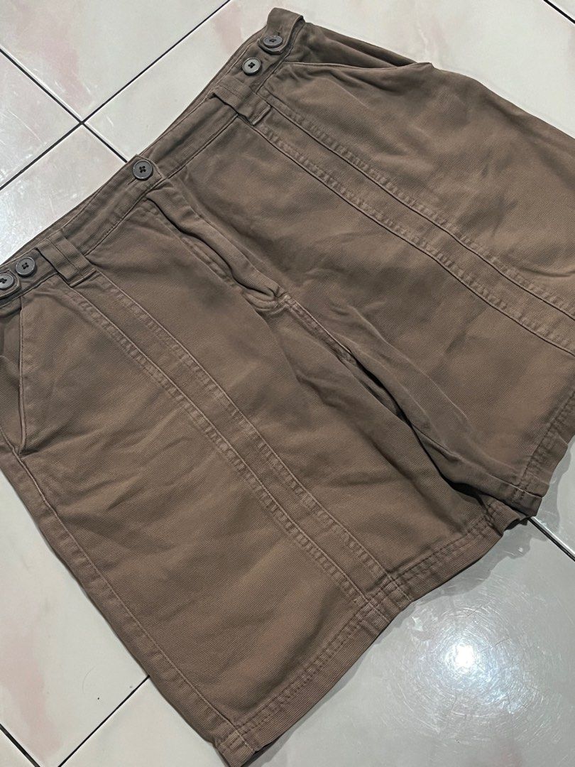 Brown Short (The Territory Ahead) (Category: Shorts) located in Bulacan. Submitted by levidiff (Listing ID 1398054160, Image 2). Description: Brown Short (The Territory Ahead) Very good condition Check detailed pics W - 32 L - 17.5 Leg opening - 12.5.