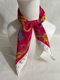 Celine 大尺寸玫紅色巴洛克流蘇鏈條元素帶暗紋方巾64200379195266110