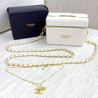 Chanel Beauty金絲布化妝箱配120 cm白皮鏈+
配Chanel Beauty CC扣(免費送頸鏈一條)64213877364353110