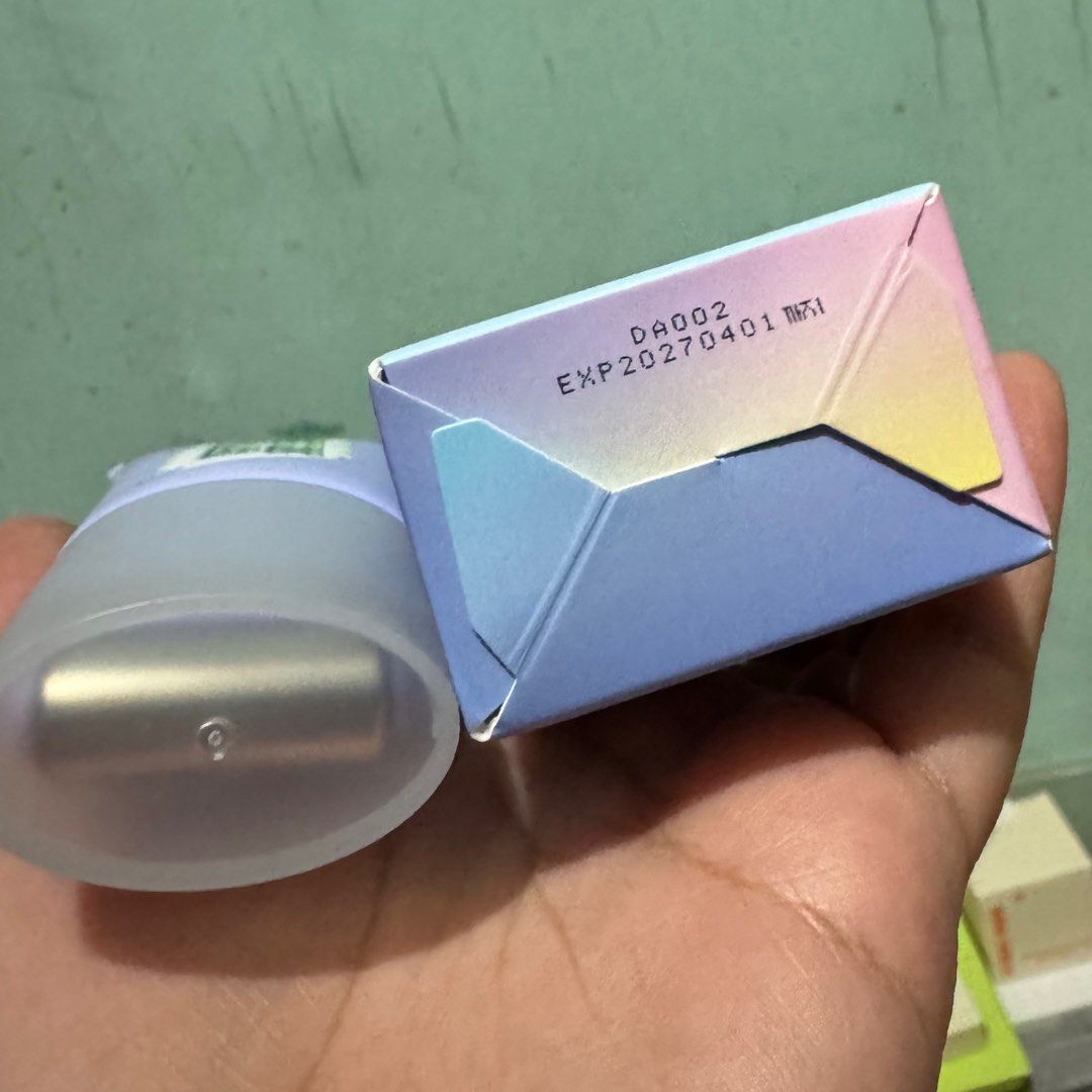 Chasin' Rabbits Freeze Thaw Ice Roller (Category: Face Care) located in Taguig. Submitted by cris_021 (Listing ID 1398152927, Image 2). Description: - Chasin' Rabbits Freeze Thaw Ice Roller - Face sculpting and pore refining - Contains 50ml / 1.69 fl. oz. - Expiration Date: April 1, 2027 Used once Loc taguig.