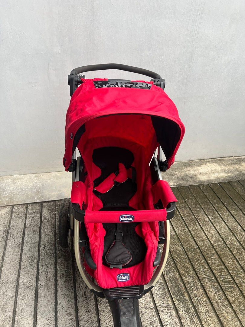Chicco activ3 stroller (Category: Strollers) located in Marikina City. Submitted by rellala (Listing ID 1398118246, Image 2). Description: Great for jogging or outdoors .