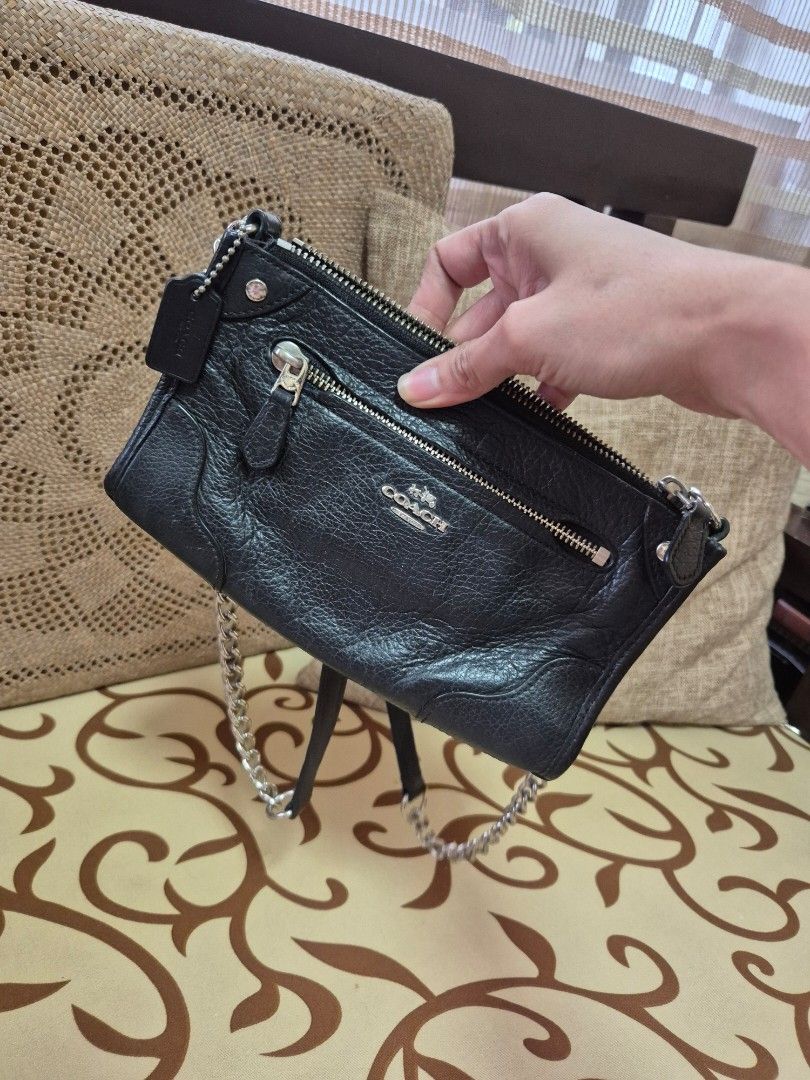 Coach Black Chain Wallet (Category: Luxury Bags & Wallets) located in Quezon City. Submitted by jermiahh (Listing ID 1398037414, Image 2). Description: - Black Coach chain wallet - Silver chain strap - Zipper closure - Coach logo on front - Leather material - Slim design.