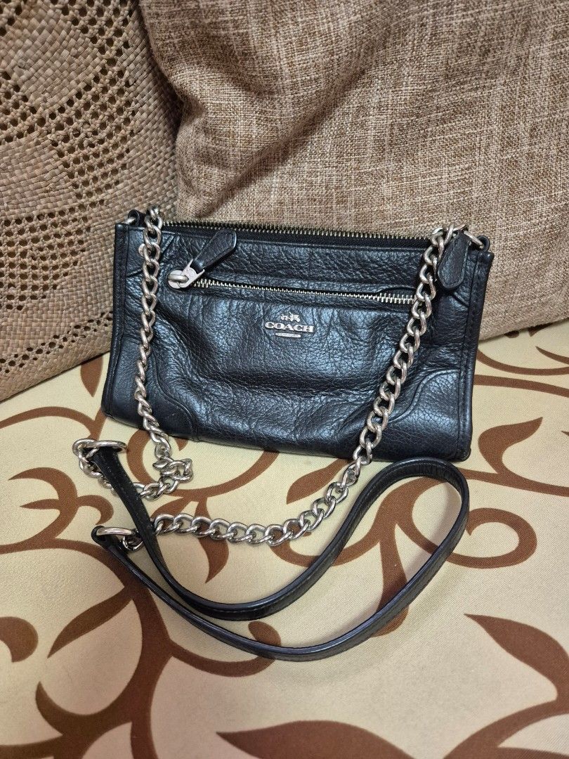 Coach Black Chain Wallet (Category: Luxury Bags & Wallets) located in Quezon City. Submitted by jermiahh (Listing ID 1398037414, Image 1). Description: - Black Coach chain wallet - Silver chain strap - Zipper closure - Coach logo on front - Leather material - Slim design.