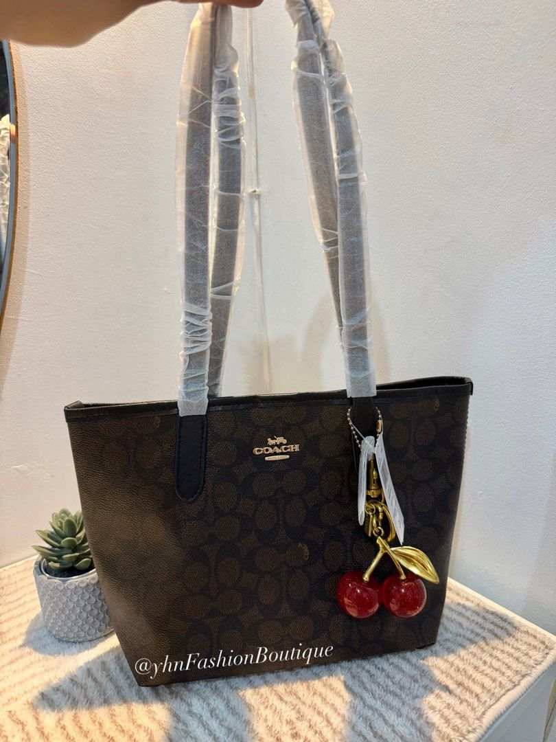 Coach Small city tote (Long handle) ‼️ (Category: Luxury Bags & Wallets) located in Las Pinas. Submitted by yhn_boutique (Listing ID 1398015616, Image 1). Description: Actual pic posted Complete inclusions Lalamove, grab.. Sameday J&T pay today ship today FB PAGE: Yhn Fashion Boutique .