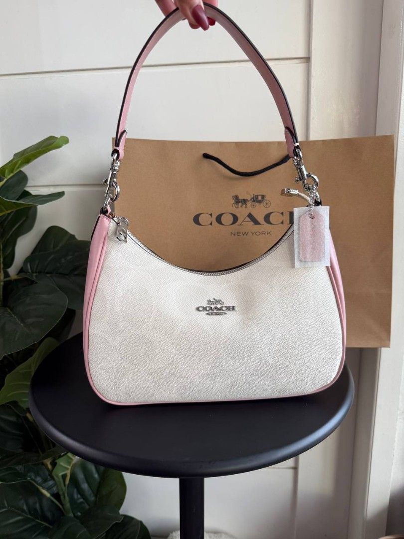 Coach Teri Hobo (Category: Microphones) located in Candelaria. Submitted by pinkykeenshop (Listing ID 1398112378, Image 1). Description: .