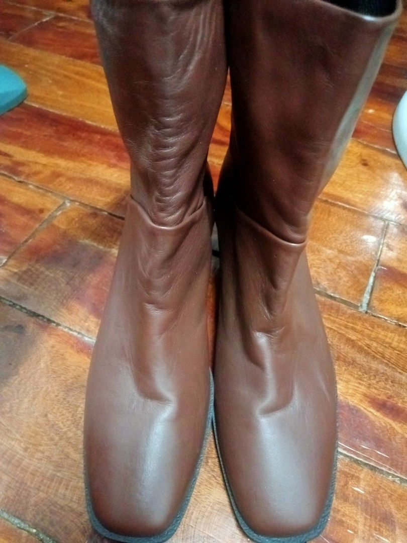 COS Brown Boots (Category: Boots) located in Bulacan. Submitted by ely46 (Listing ID 1398138636, Image 1). Description: used only once.bouht in new york..
