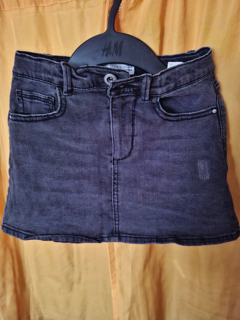 Denim skirt (Category: Babies & Kids Fashion) located in Bacoor. Submitted by cloudcerine (Listing ID 1398001959, Image 1). Description: Brand: Zara Kids Skirt Size: 8, 126cm Condition: VGUC Price: 150 With minor issue, small discoloration as shown in the photo..