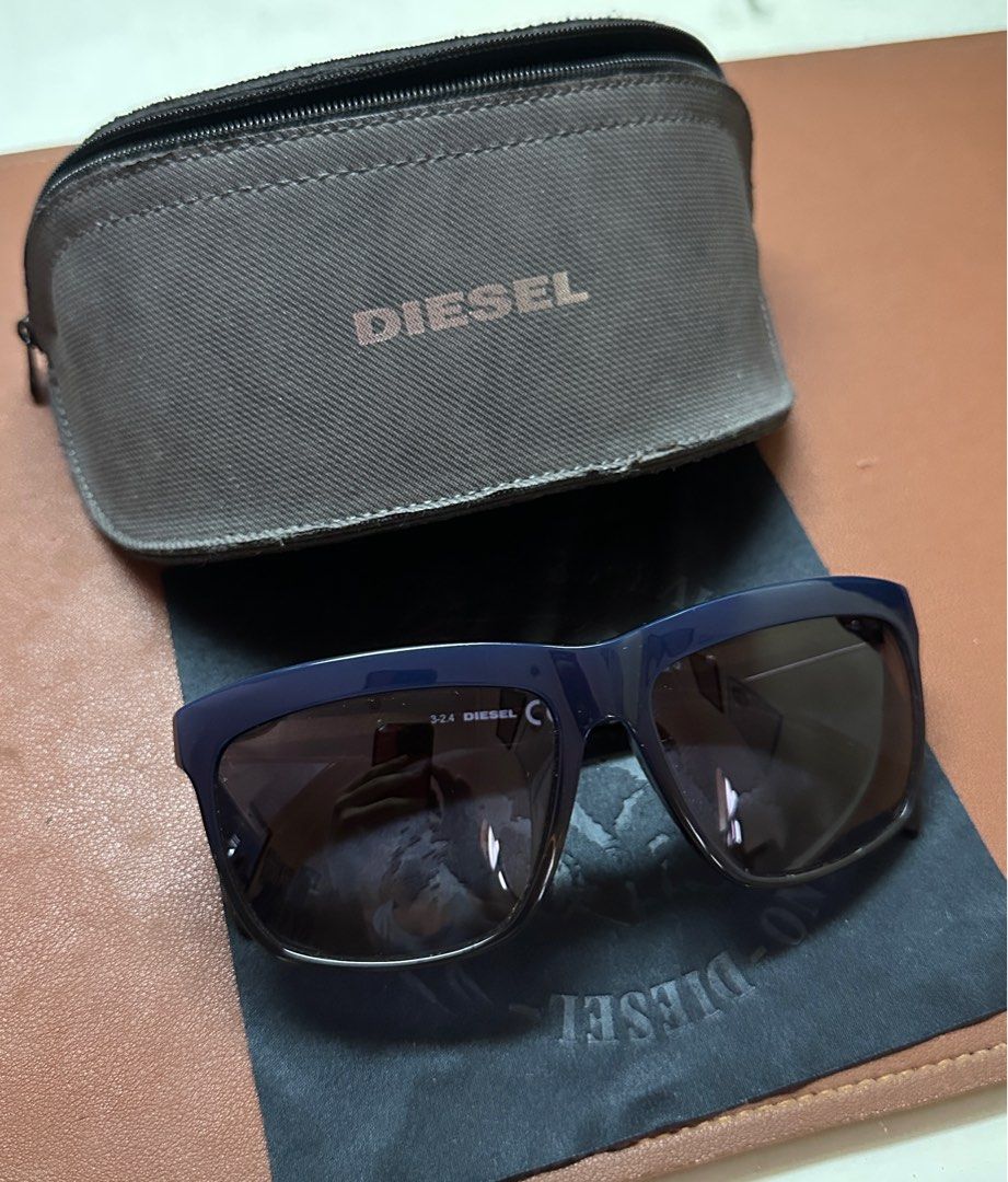 Diesel Navy Blue Sunglasses (Category: Sunglasses & Eyewear) located in Las Pinas. Submitted by essentialsbyj (Listing ID 1398058347, Image 2). Description: Diesel DL 0129-D Col.92W 100% Authentic Unisex Complete comes with case and cloth Frame in dark blue Navy Blue Gradient Brand new never worn/used No issue, scratches, dent RFS: Decluttering 📍Las Pinas area (df shouldered by buyer) .