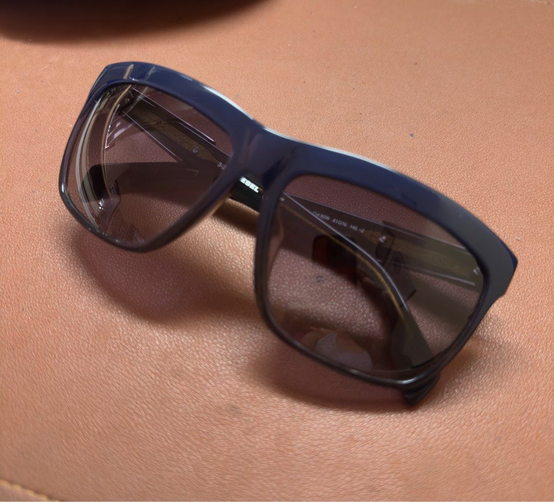 Diesel Navy Blue Sunglasses (Category: Sunglasses & Eyewear) located in Las Pinas. Submitted by essentialsbyj (Listing ID 1398058347, Image 3). Description: Diesel DL 0129-D Col.92W 100% Authentic Unisex Complete comes with case and cloth Frame in dark blue Navy Blue Gradient Brand new never worn/used No issue, scratches, dent RFS: Decluttering 📍Las Pinas area (df shouldered by buyer) .