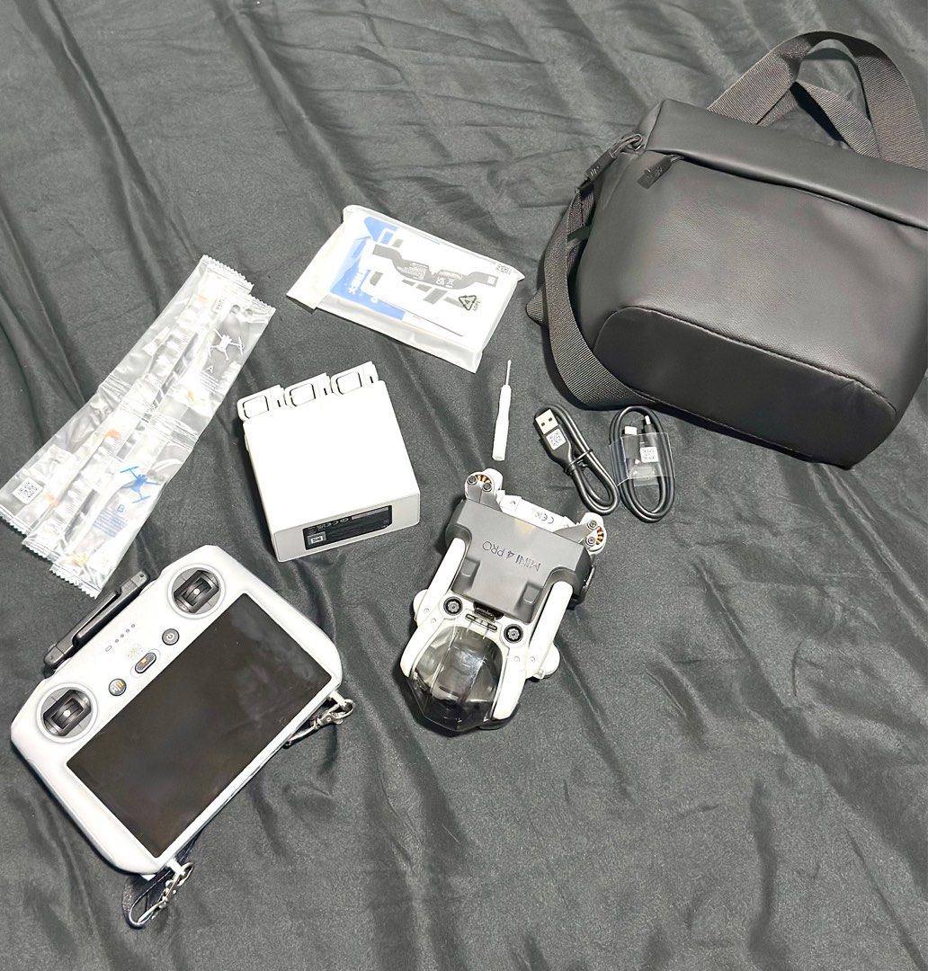 DJI Mini 4 Pro Fly More Combo (Category: Drones) located in Zamboanga. Submitted by josho13 (Listing ID 1398150573, Image 2). Description: DJI Mini 4 Pro drone for sale. Includes controller, carrying bag, charging hub, extra propellers, and cables. Ready to fly! Note: Once lng po nagamit,what you see is what you get, test to sawa po dito sa bahay. Last Price 48k.