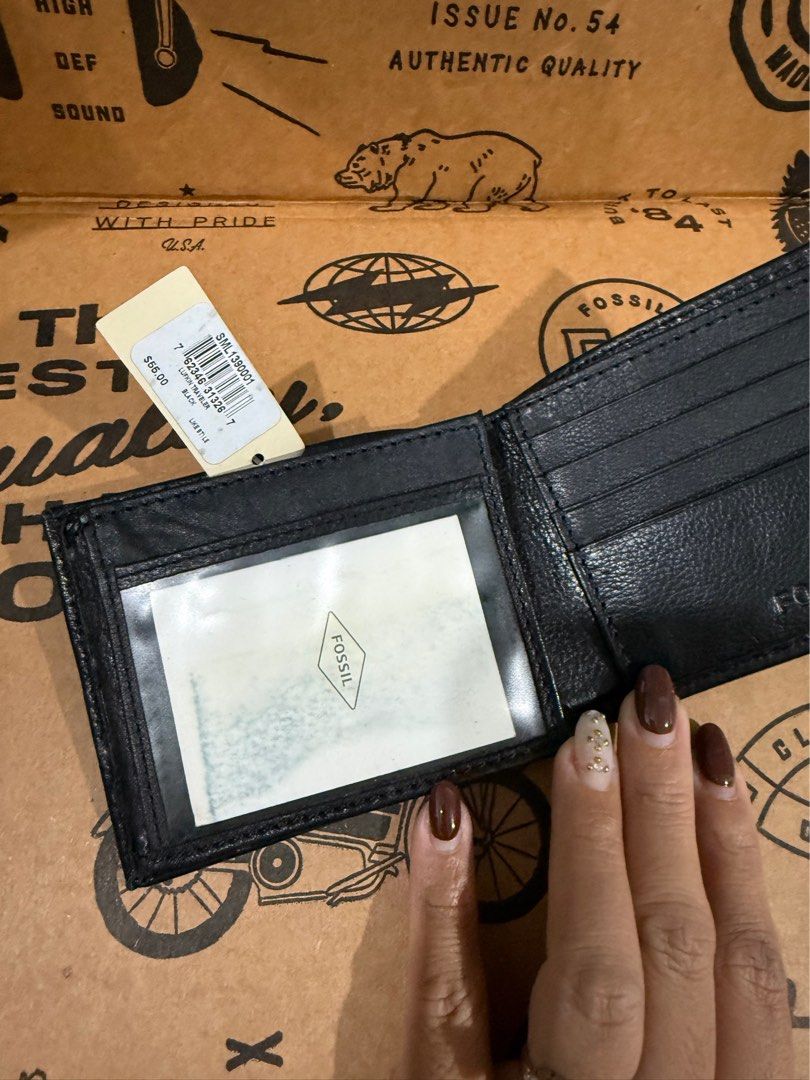 Fossil Lufkin Traveller Wallet Mens (Category: Wallets & Card Holders) located in Paranaque City. Submitted by sillybella (Listing ID 1398029135, Image 2). Description: Lower Shipping fee check out c/o orange app SKU: SML1390405 Interior Material: 100% soft leather Interior Details: 1 Bill Compartment,2 ID Windows,3 Slide Pockets,8 Credit Card Slots Measurements: 4.25”L x 0.75”W x 3.5”H Silhouette: Traveler Material: Leather / Leather Trim Platfo