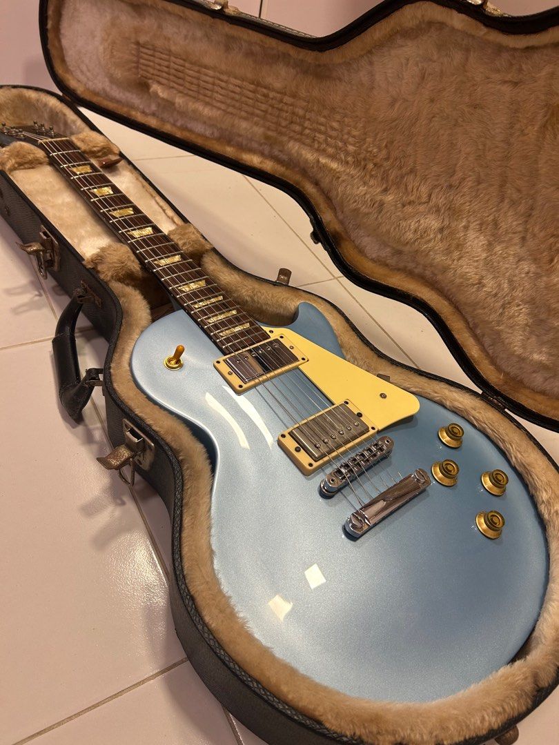 Gibson Les Paul Studio Electric Guitar (Category: Musical Instruments) located in Muntinlupa City. Submitted by palee22 (Listing ID 1398092241, Image 1). Description: 2000 Gibson Les Paul Studio Repainted to Pelham Blue by Guitar Mechanics Details - Painted with Polyurethane - Gibson Modern Nickel Machine Heads - 1959 Gibson Tribute Humbucker sa Neck - 490T sa Bridge - Bourns pots - Schaller strap locks - With Gibson Hard Case RFS: want to start 