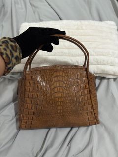 (Category: ) located in . Submitted by luxe2600 (Listing ID 1398160229, Image 1). Description: .