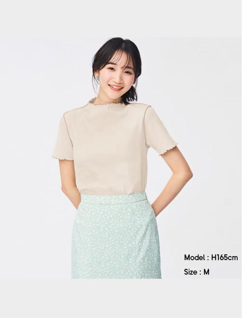 GU by Uniqlo Contrasting Stitch Top (Category: Shirts) located in San Fernando. Submitted by chweez (Listing ID 1398024385, Image 2). Description: Size: M on tag ‼️No rush shipping. Sf c/o buyer.