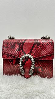 (Category: ) located in . Submitted by shoppersluxe2394 (Listing ID 1397990875, Image 1). Description: .