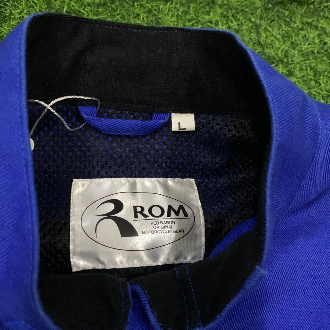 Jacket ELF (Category: Tops) located in Kota Bharu. Submitted by gomorebundle_2 (Listing ID 1398063242, Image 3). Description: Condition 9/10 Pit 23/26 .