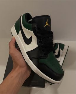 (Category: ) located in . Submitted by ad_sneakersplug (Listing ID 1398115393, Image 1). Description: .