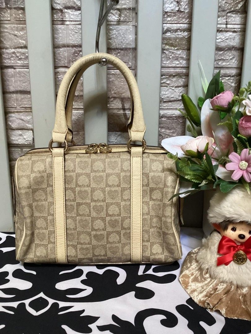 LOVCAT Paris Handbag (Category: Luxury Bags & Wallets) located in Santa Rosa. Submitted by ahroncatpad (Listing ID 1398078253, Image 2). Description: - LOVCAT Paris handbag - Beige and pink color scheme - Adorned with a heart pattern - Top handle design - Pink interior - Secure zipper closure - Elegant gold-colored hardware - LOVCAT branding prominently displayed.