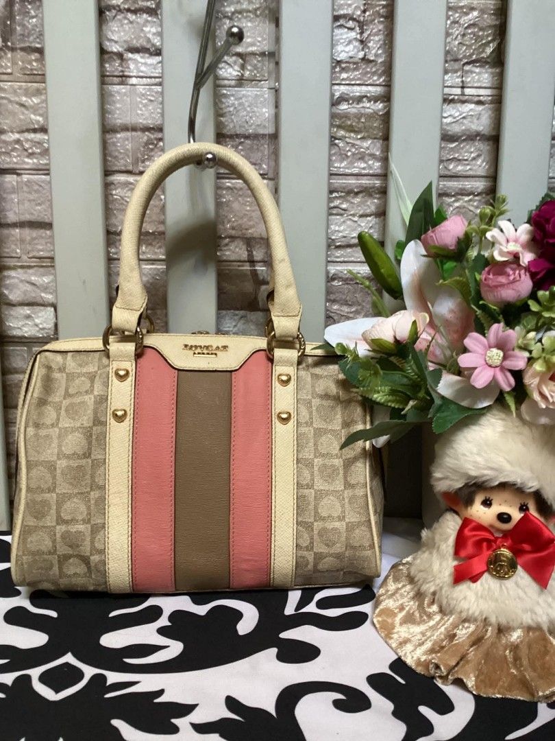 LOVCAT Paris Handbag (Category: Luxury Bags & Wallets) located in Santa Rosa. Submitted by ahroncatpad (Listing ID 1398078253, Image 1). Description: - LOVCAT Paris handbag - Beige and pink color scheme - Adorned with a heart pattern - Top handle design - Pink interior - Secure zipper closure - Elegant gold-colored hardware - LOVCAT branding prominently displayed.