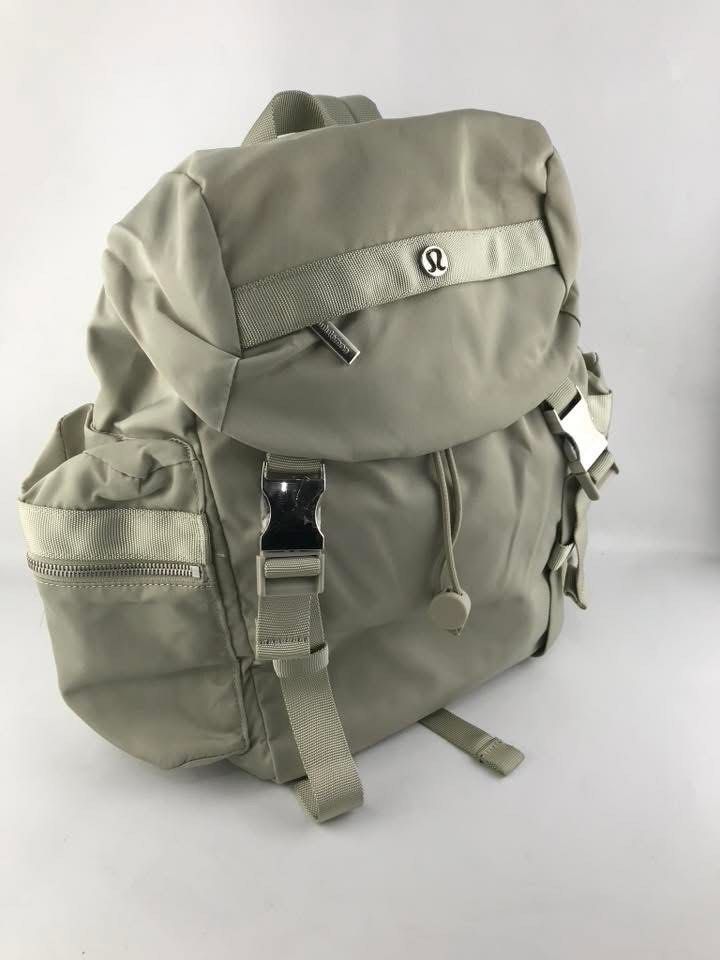 Lululemon Wunderlust Mini Backpack 14L (Category: Backpacks) located in Marikina City. Submitted by smthxtra (Listing ID 1398058659, Image 3). Description: Dimensions: 25.5cm x 14cm x 35.5cm (10” x 5.5” x 14”) Volume: 14L Fits most water bottles up to 32oz (946ml) Product Features(Click to Close) Zippered side pockets Quick-access zippered pocket on front flap Interior pocket designed to hold your water bottle Interior pocket fits a tablet.