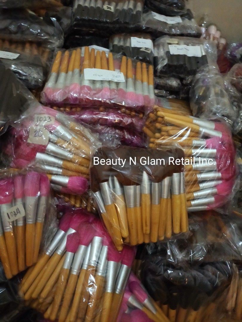 Make Up Brushe Wholesale 200pcs (Category: Makeup) located in Quezon City. Submitted by floreskari78555 (Listing ID 1398033982, Image 2). Description: Make Up Brushes Wholesaler Dm to order For Sure Buyer only Onhand Ready To Ship 200pcs per Box Assorted High quality Make Up Brushes Mall pullout Cala ,Mary Kay ,CY, Eastrin,Ecotools,Yves Rocher,and many more Can ship via Lalamove,Grab Express,LBC Cod /Gcash/Bank Transfer.